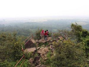 Yang Cakep di Majalengka: Cadas Gantung