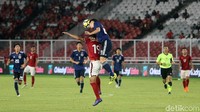 Sempat terjadi beberapa duel udara antara pemain Indonesia dan Jepang.