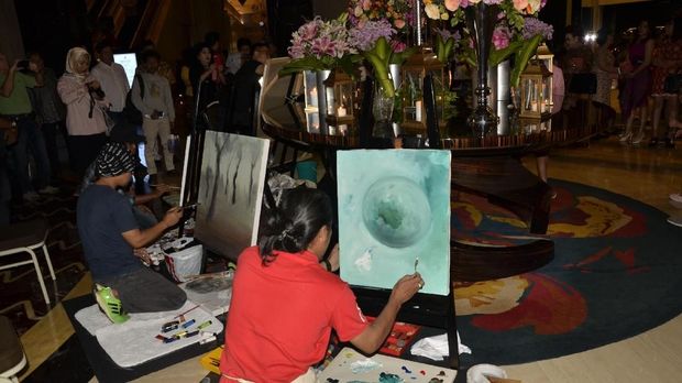 5 Seniman Melukis dalam Gelap di Peringatan 'Earth Hour'