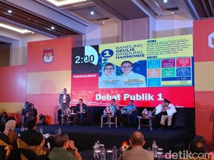 Debat Pilwalkot Bandung, Nurul ke Yossi Bahas Praktik Suap Debat Pilwalkot Bandung, Nurul ke Yossi Bahas Praktik Suap