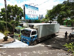 Petugas Sita 2 Truk Kontainer Berisi Ikan Patin dari Malaysia