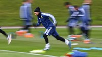 Lionel Messi harus absen dalam laga persahabatan melawan Italia yang digelar di Etihad Stadium, Sabtu (24/3/2018) dini hari. Messi mengalami cedera hamstring saat sesi latihan terakhir jelang laga. Namun, di laga melawan Spanyol, dia ditargetkan sudah pulih. (Foto: Alex Livesey/Getty Images)