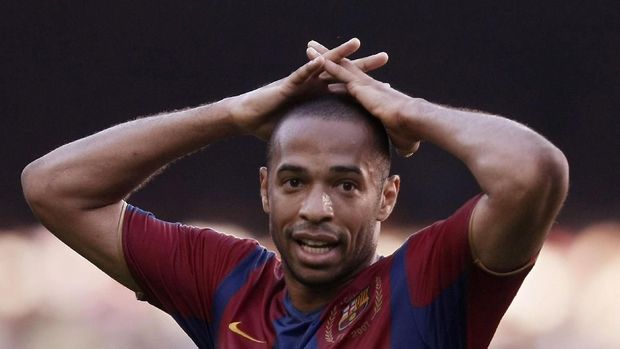 BARCELONA, SPAIN - OCTOBER 07:  Thierry Henry of Barcelona reacts after missing a chance of scoring a goal during the Primera Liga match between Barcelona and Atletico de Madrid at the Camp Nou stadium on October 7, 2007 in Barcelona, Spain.  (Photo by Denis Doyle/Getty Images)