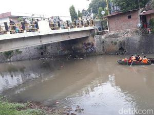 Main Perahu di Sungai, Seorang Bocah Hilang Terseret Arus