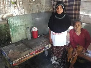 Mbah Lami Diurus Anak Pertamanya yang Juga Janda