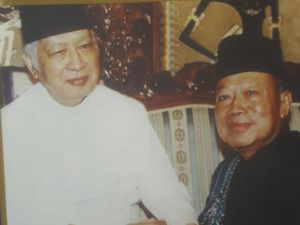 Probosutedjo dan Kisah Sesajen di Rumah Pak Harto Pasca-G30S Probosutedjo dan Kisah Sesajen di Rumah Pak Harto Pasca-G30S