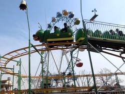 Saking Lambatnya, Traveler Tidak Sadar Roller Coaster Ini Berhenti