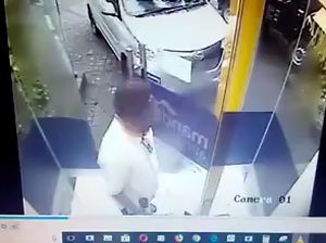 Ini Sosok Pria Terduga Pelaku Ganjal ATM Mandiri Mojokerto