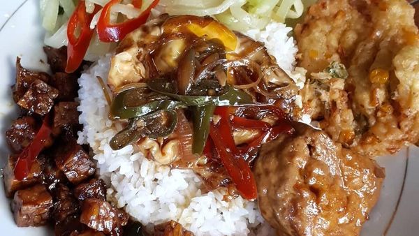Murah Meriah! Menu Warteg Pilihan Netizen yang Cocok untuk Tanggal Tua