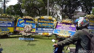 Foto: Karangan Bunga dari Susi hingga Prabowo untuk Probosutedjo