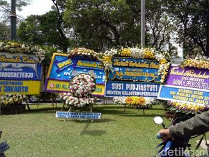 Foto: Karangan Bunga dari Susi hingga Prabowo untuk Probosutedjo