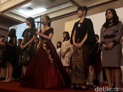 Wow! Melody JKT48 Dapat Banyak Hadiah hingga Diajak Nikah saat Handshake
