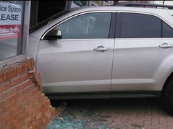 Lagi Ujian SIM Nabrak Kantor, Gagal Dapat SIM Deh...