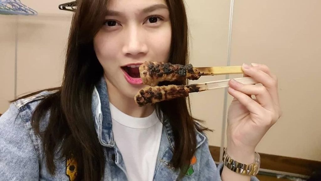 Begini Gaya Makan Si Cantik Melody, Mantan Personel JKT 48 Begini Gaya Makan Si Cantik Melody, Mantan Personel JKT 48