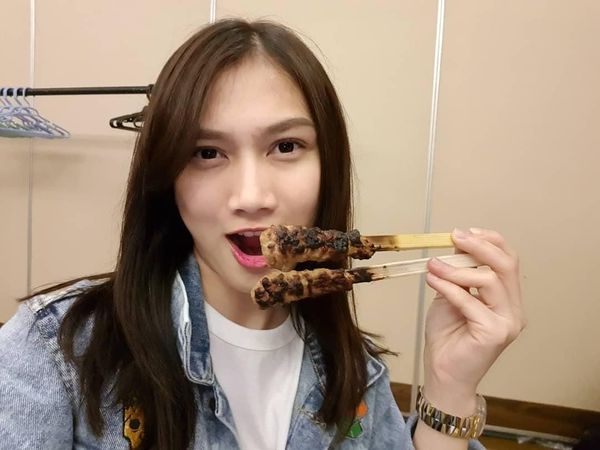 Begini Gaya Makan Si Cantik Melody, Mantan Personel JKT 48