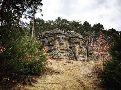Foto: Batu-batu Kepala Setan yang Misterius