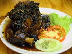 Masak Apa Hari Ini : Sup Buntut Bakar dan Ca Kailan yang Gurih Mantap
