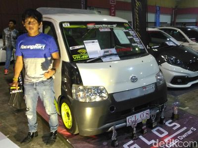 Mobil Pikap Bermesin Gila