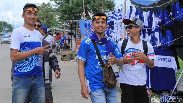 Bobotoh menyimpan harapan khusus kepada Persib Bandung menjelang laga versus PS Tira, Senin (26/3/2018). 