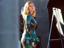 Brie Larson Sindir Chris Hemsworth, Layak Terima Palu Seperti Thor