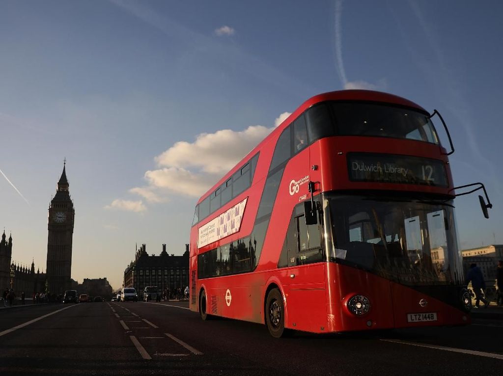 Inggris Krisis Biaya Hidup Melejit, Ribuan Sopir Bus Mogok Minta Gaji Naik Inggris Krisis Biaya Hidup Melejit, Ribuan Sopir Bus Mogok Minta Gaji Naik