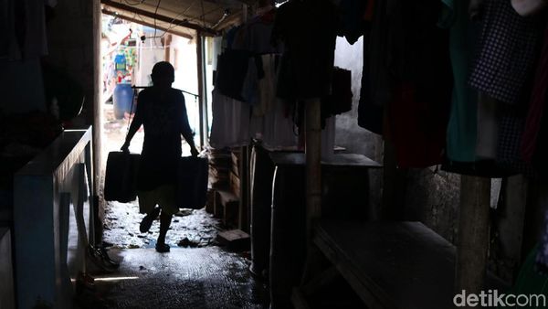 Foto: Sulitnya Air Bersih di Muara Angke Jakut