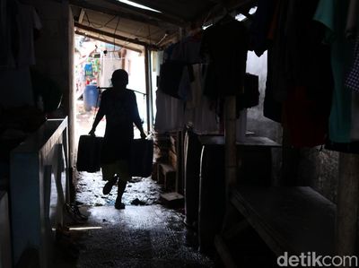Foto: Sulitnya Air Bersih di Muara Angke Jakut
