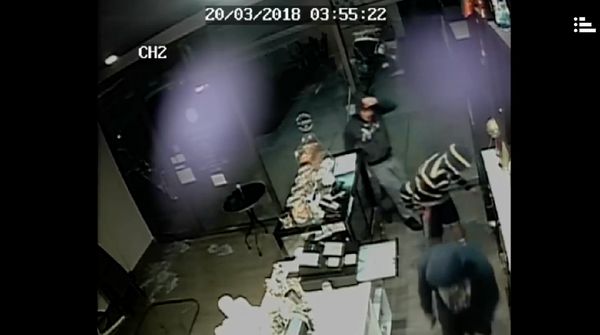 Foto: Ini Memo di Laci Kasir yang Bikin Pencuri di Canberra Kecele