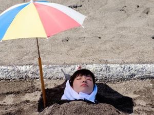 Foto: Terapi Kubur Pasir Hitam Jepang