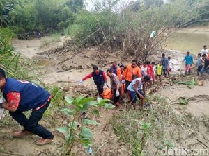 Mayat Pria Berkaus Biru Ditemukan Hanyut di Sungai Lusi Grobogan