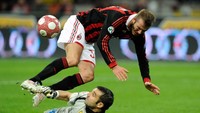 Pada masa jayanya dulu, David Beckham adalah salah satu pilar timnas Inggris. Jika saja tidak cedera otot Achilles pada bulan Maret 2010, dan menepi sampai enam bulan, Beckham sangat mungkin akan tampil di Piala Dunia 2010. (Foto: Claudio Villa/Getty Images)