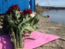 Ibu Ini Menyesal Tinggalkan Anak di Mobil yang Tercebur ke Sungai