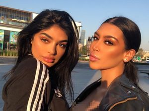 Blogger Cantik Mirip Kim Kardashian dan Kylie Jenner yang Suka Workout