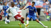 Di musim 2009/2010, Michael Ballack membantu Chelsea menjuarai Premier League dan Piala FA. Tapi tekel dari Kevin-Prince Boateng di final Piala FA pada bulan Mei membuatnya dipastikan tak bisa membela Jerman di babak utama Piala Dunia 2010. (Foto: Laurence Griffiths/Getty Images)