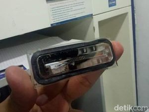 Ditemukan Alat Diduga Skimmer di ATM Mojokerto Ditemukan Alat Diduga Skimmer di ATM Mojokerto