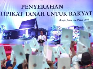 PD-Gerindra Sindir Jokowi yang Selipkan Foto di Sertifikat Tanah
