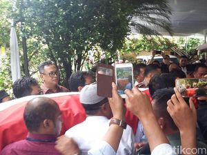 Jenazah Probosutedjo Diberangkatkan ke Bandara Halim Jenazah Probosutedjo Diberangkatkan ke Bandara Halim