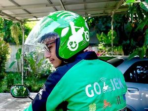 Kenalkan Cody, Dokter Muda yang Tak Malu Nyambi Ojek Online Kenalkan Cody, Dokter Muda yang Tak Malu Nyambi Ojek Online