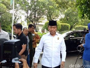 Wiranto Melayat ke Rumah Duka Probosutedjo