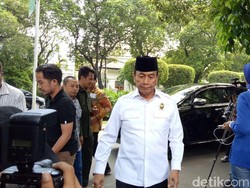 Wiranto Melayat ke Rumah Duka Probosutedjo