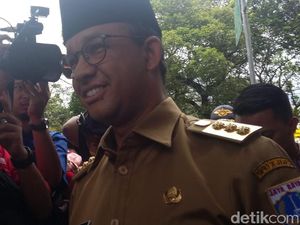 Diajukan Jadi Cawapres Prabowo, Anies Tersenyum Diajukan Jadi Cawapres Prabowo, Anies Tersenyum