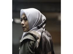 Inspirasi Gaya Hijab Istri Ananda Omesh untuk yang Baru Berhijrah