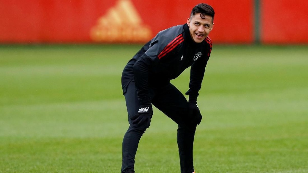 Alexis Sanchez di sesi latihan Manchester United (Foto: Action Images via Reuters/Jason Cairnduff)