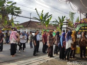 Pelayat Mulai Berdatangan di Kemusuk, Bantul Pelayat Mulai Berdatangan di Kemusuk, Bantul