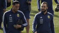 Sesi latihan di Valdebebas juga jadi kesempatan bagi Gonzalo Higuain untuk kembali berlatih di bekas klubnya. Foto: AFP PHOTO / GABRIEL BOUYS