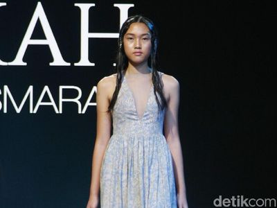 Foto: 20 Koleksi Terbaru Barli Asmara yang Mengangkat Batik Jambi