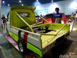Dahsyat, Mobil Pengangkut Sayuran Jagoan Ngebut