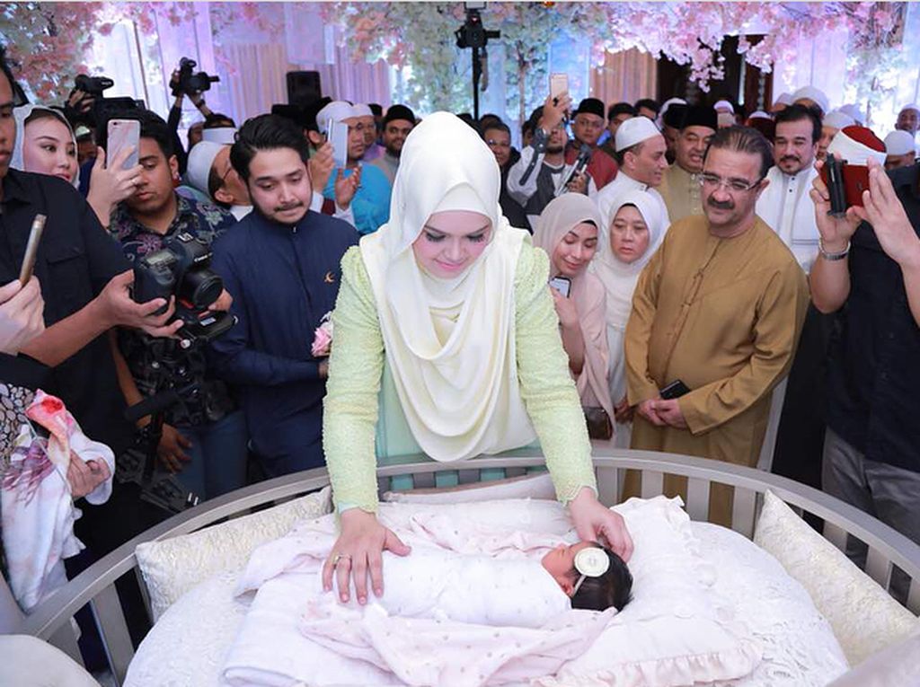 11 Tahun Menanti, Siti Nurhaliza Ungkap Perasaan Bahagianya Punya Anak 11 Tahun Menanti, Siti Nurhaliza Ungkap Perasaan Bahagianya Punya Anak