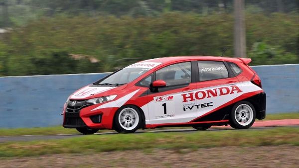 Pebalap Alvin Bahar Tetap Optimis Juara Nasional