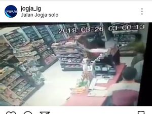 Perampok Berparang Sekap Pegawai Minimarket dalam Toilet di Sleman